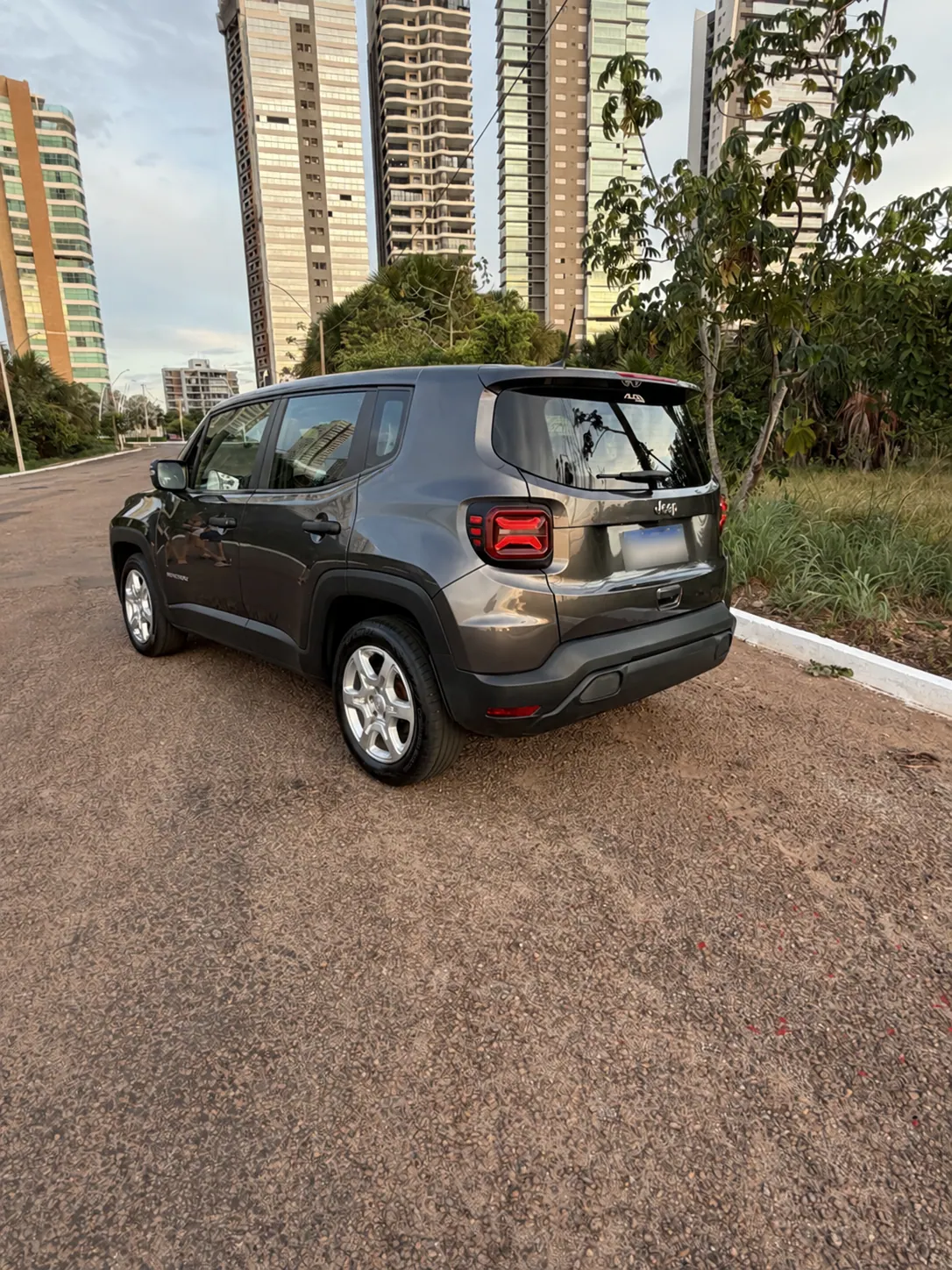 Jeep Renegade Sport T270, foto 3 de 5